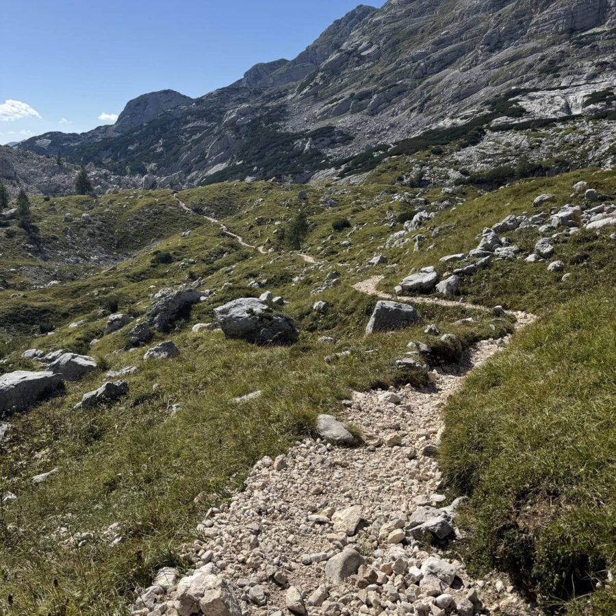 Geröllweg auf dem Rückweg von der Dom Planika ins Tal der Sieben Seen