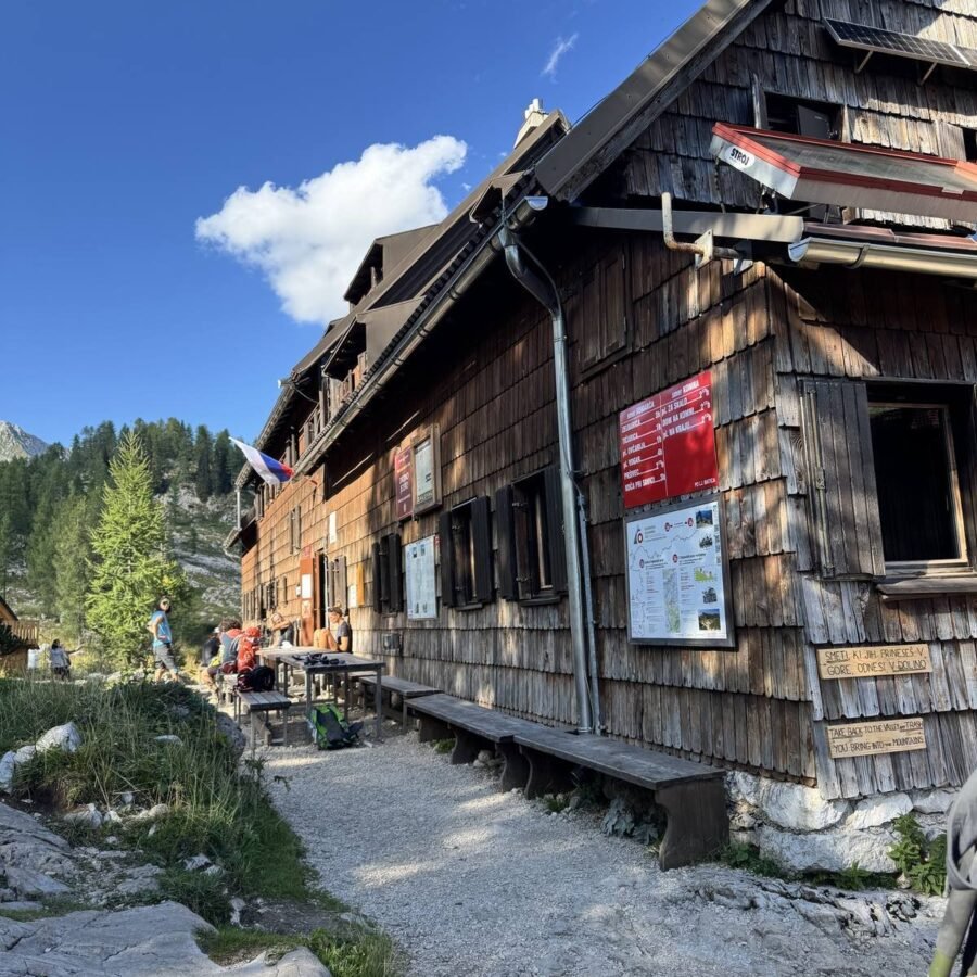 Koča pri Triglavskih jezerih im Tal der Sieben Seen